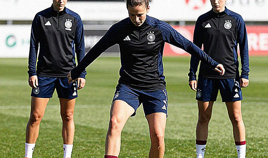 Mbappé rời sân ở phút 55: chiến thắng ra mắt của Pháp bị định giá bằng một sợi gân
