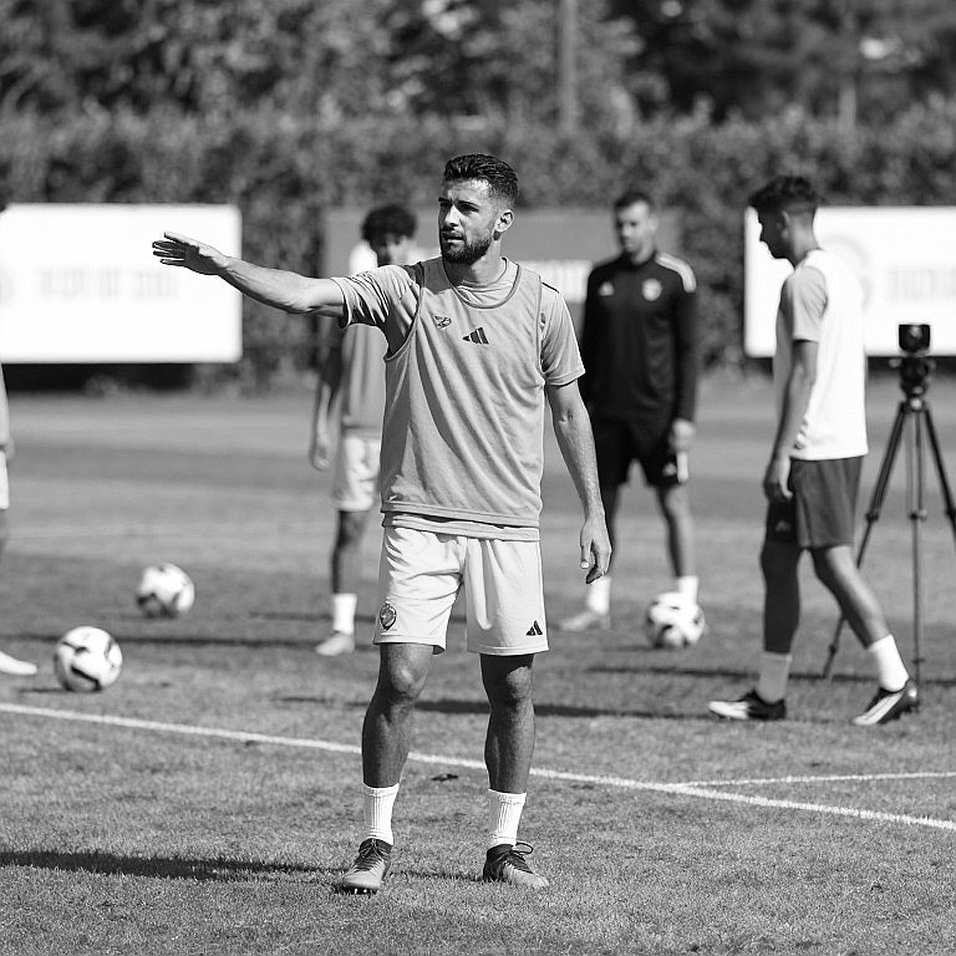 Van Hecke rời sân tập giữa đợt tập trung: Tottenham mất người tổ chức nơi tuyến dưới